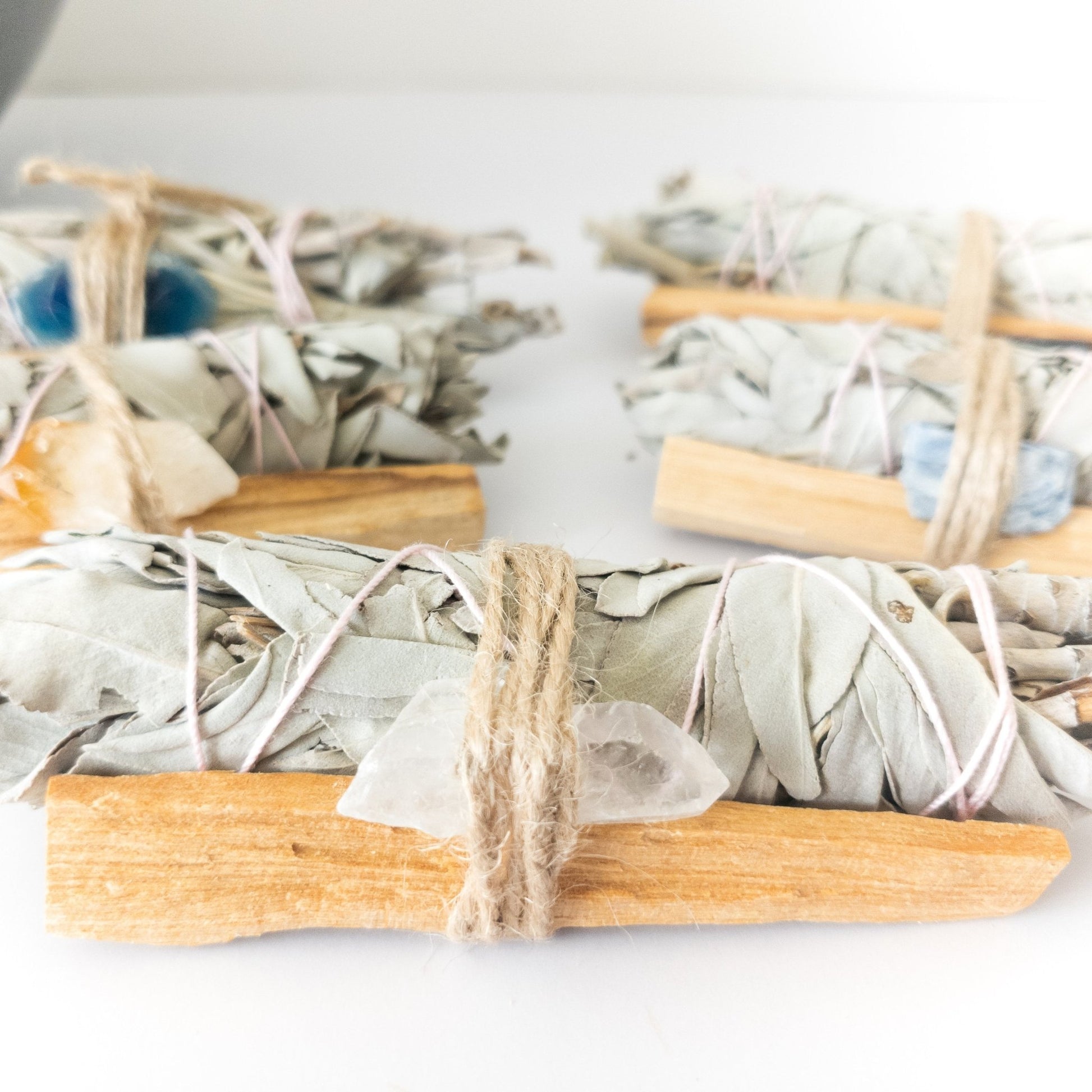 Palo Santo, Sage & Crystal Smudging Bundle - Mialuxx.beauty
