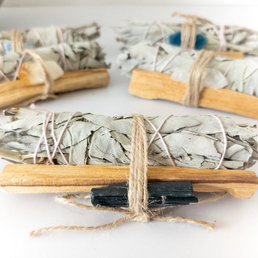 Palo Santo, Sage & Crystal Smudging Bundle - Mialuxx.beauty